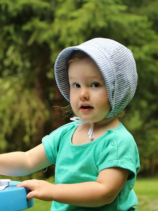 Letný detský ľanový čepiec pásik modrý