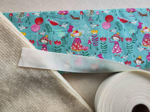 Textil - VLNIENKA DEKA a PRIKRÝVKA 100 % merino top super francúzsky dizajn Princezná s balónikmi a psíkom na mentolovej - 15564392_