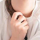 Prstene - Strieborný prsteň kráľovná so zirkónmi - 15562800_