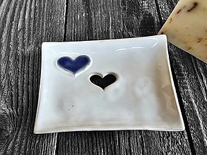Nádoby - Mydlovnička Široké srdce biela (Modré srdiečko) - 15565573_