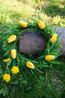 Dekorácie - Jarný veniec - Žlté tulipány - 15569277_