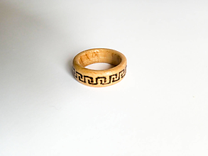 Prstene - Drevený prsteň z vypáleným ornamentom - 15568172_
