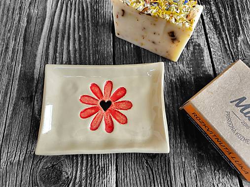 Nádoby - Mydlovnička Kvietky (Červený kvet) - 15572058_