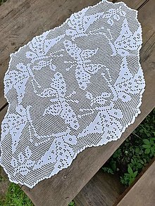 Úžitkový textil - veľký háčkovaný obrus s motýľmi - 15572391_