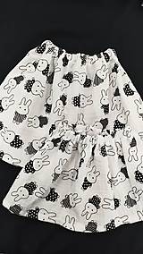 Detské oblečenie - Mini sukienka so zajačikmi z mušelínu (26 cm) - 15570969_