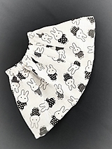 Detské oblečenie - Mini sukienka so zajačikmi z mušelínu (26 cm) - 15570987_