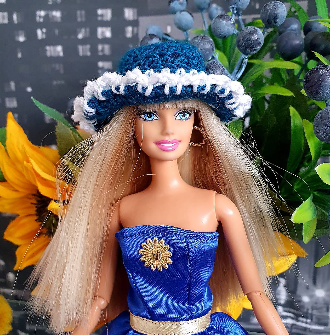 Modrý klobúk pre Barbie