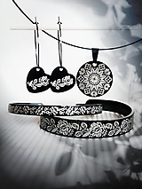 Podpolianske príbehy | Cenovo zvýhodnená sada - náušnice srdiečka na obruči, náhrdelník a dva náramky 