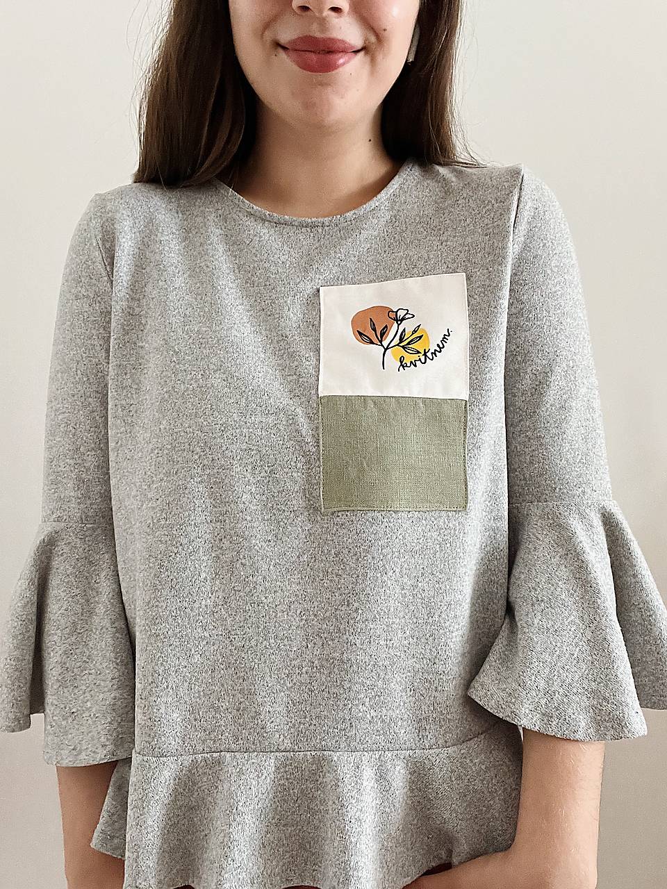 Upcyklovaný top KVITNEM