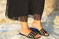 Ponožky, pančuchy, obuv - Kožené šľapky MATALA - čierna farba - 15575006_