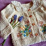 Detské oblečenie - Detský svetrík  s golierikom " Lúčne kvietky " - 15577868_