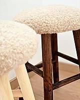 Nábytok - Okrúhle drevené stoličky - 15577110_