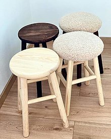 Nábytok - Okrúhle drevené stoličky - 15577113_