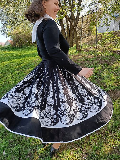 Sukňa dámska kruhová čierno - biela