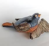 Dekorácie - keramický vtáčik s "hrdzavým" bruškom - zápich - 15580492_