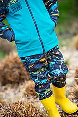 Detské oblečenie - softshell nohavice dino klasický strih - 15579595_