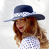 Čiapky, čelenky, klobúky - Polly - tmavo modrý slamený klobúk s výberom stuhy - 15584598_