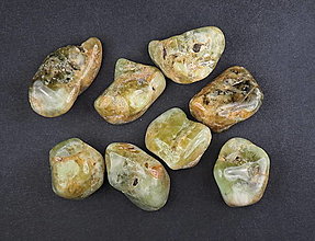 Minerály - Granát zelený K716 - 15587578_