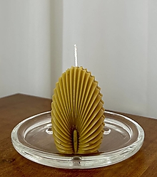 Sviečky - Dekoračná sviečka z včelieho vosku - skladaný oblúk v natural žltej farbe - 15585962_