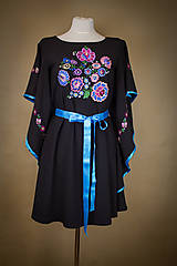 Šaty - Vyšívané šaty z Pliešoviec – čierne s motýlími rukávmi (M) - 15586330_