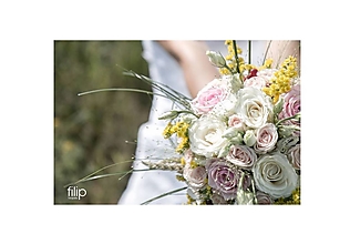 Kytice pre nevestu - Svadobná kytica so živých kvetov+pierka, na mieru podľa vašej predstavy - 15595068_