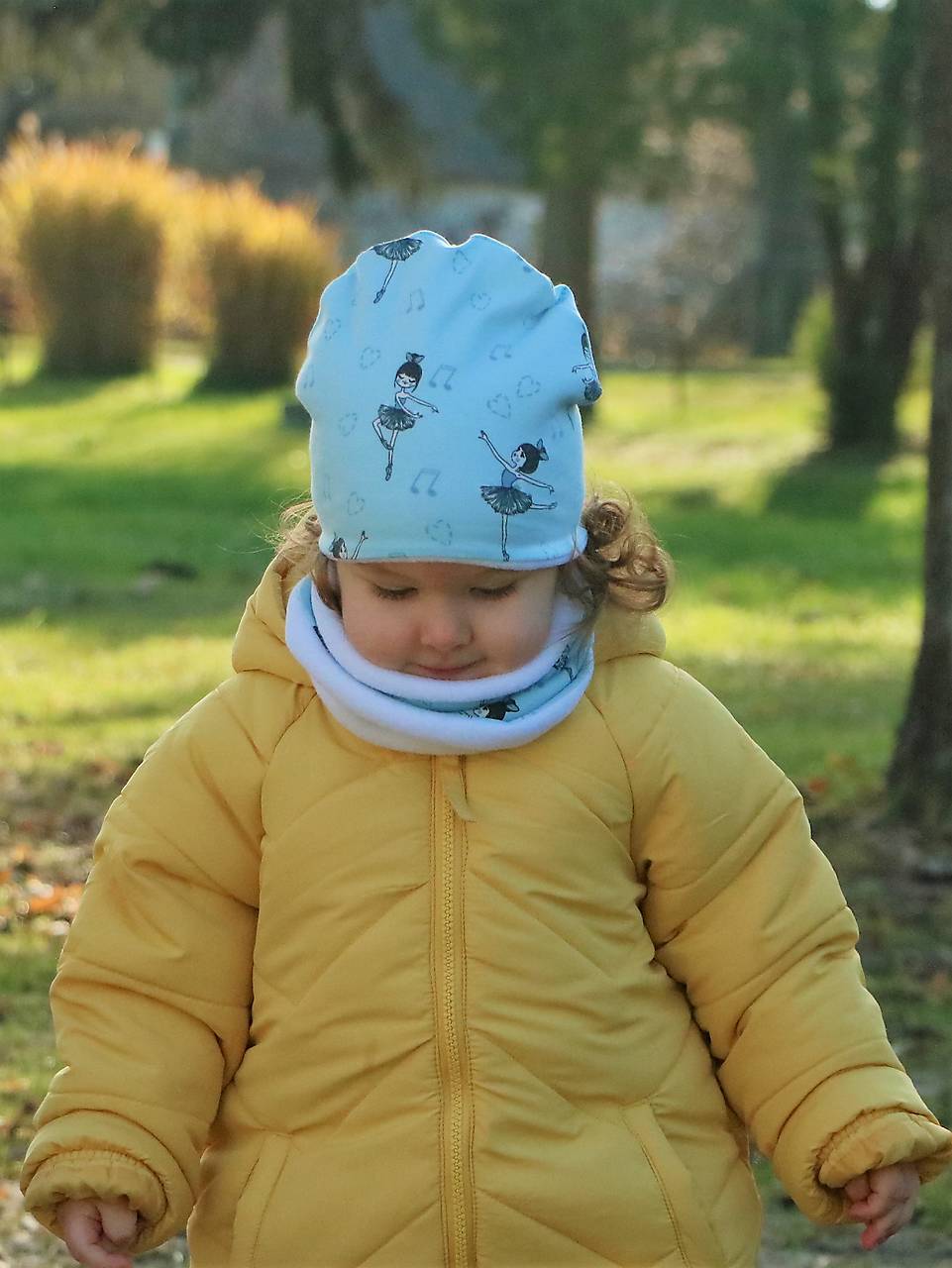 Baletka na modrej úpletová čiapka, nákrčník alebo set