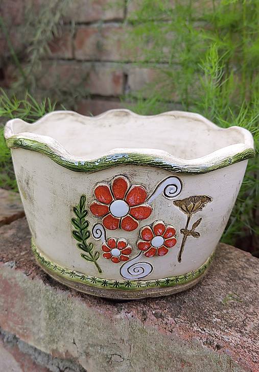 Nádoby - Kvetináč s červenými kvietkami (Priemer 13 cm, výška 13 cm) - 15599116_