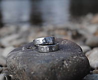 Prstene - Obrúčky tepané s diamantmi - 15599487_