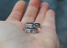 Prstene - Obrúčky tepané s diamantmi - 15599491_