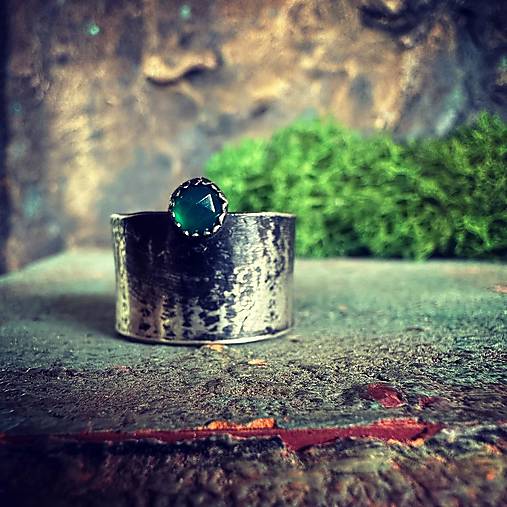 Strieborný prsteň a zelený ónyx - v krajine prsteňov