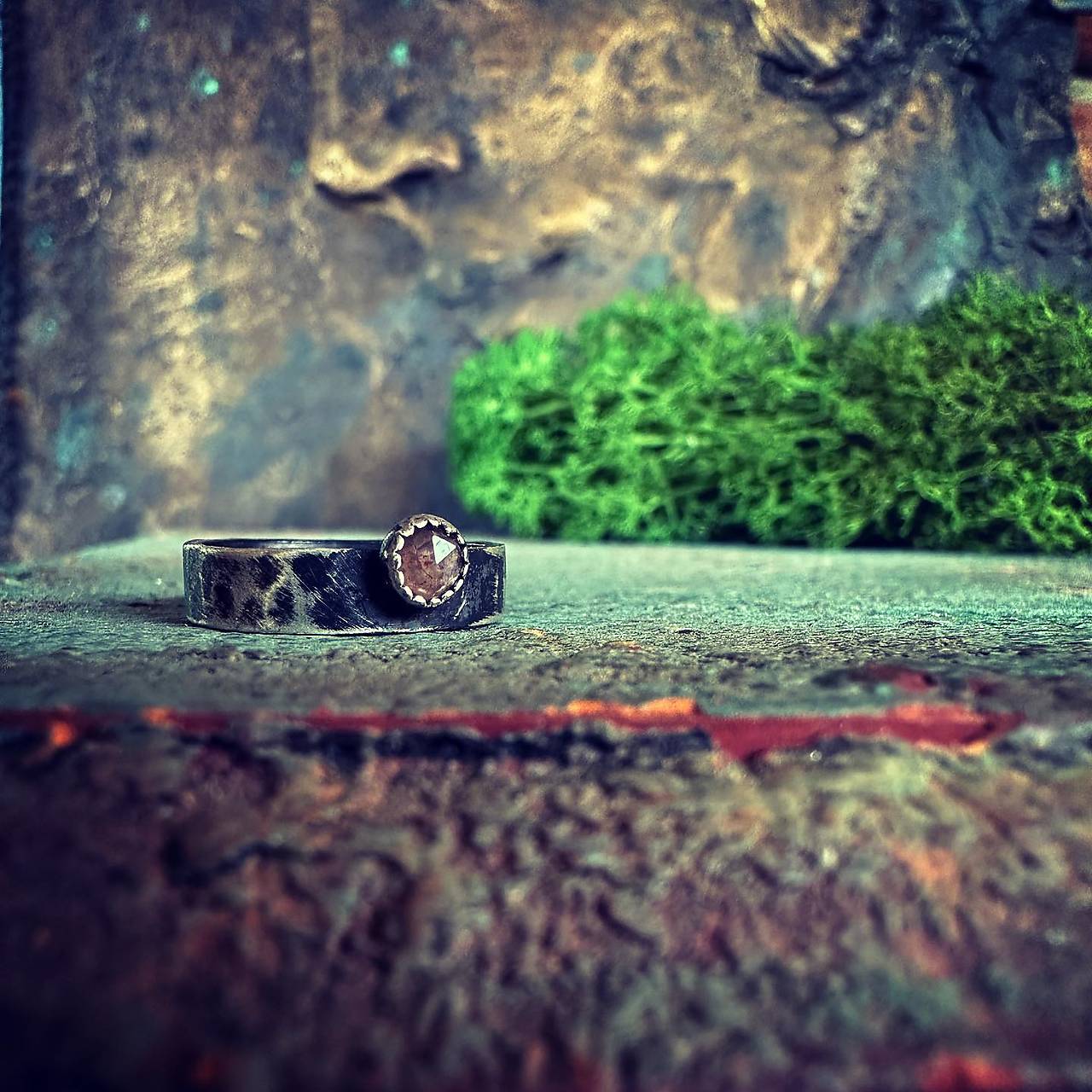 Strieborný prsteň a zirkón - v krajine prsteňov