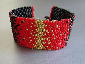 Náramky - Červeno-zlato-čierny ručne šitý rokajlový náramok pre ženu - 15602012_