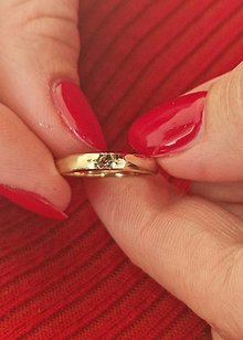 Prstene - Zlatý prsteň solitér s okrúhlym moldavitom - 15603451_