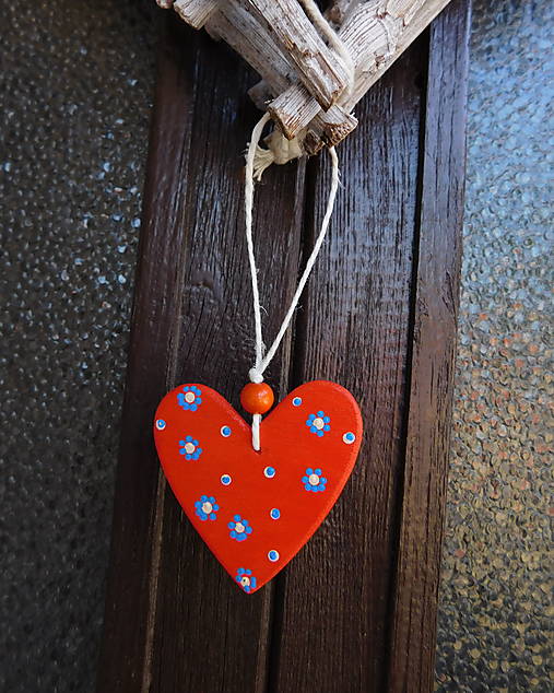 drevené maľované srdce modré kvietky