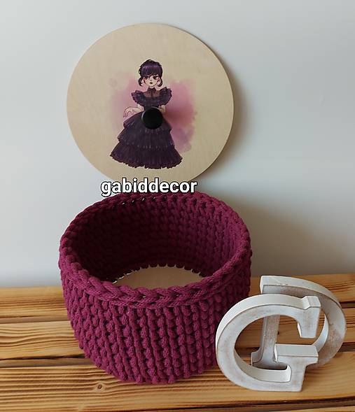 Handmade háčkovaný košík z kvalitných šnúr s vrchnáčikom (Variant 2 (košík magenta, vrchnák čierna+magenta, úchytka čierna))