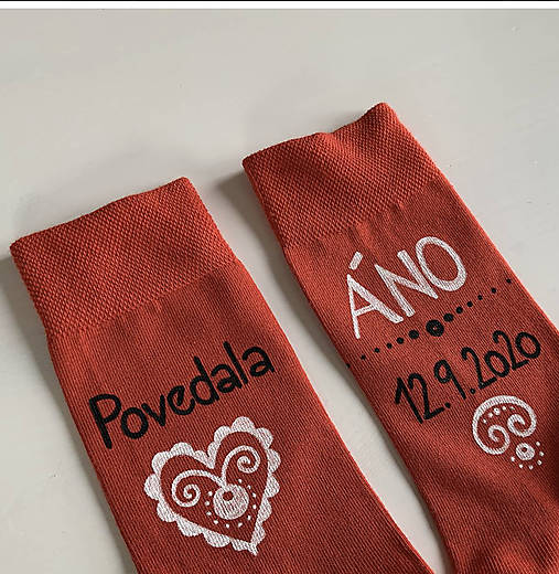 Maľované ponožky pre ženícha (Červené pre nevestu)