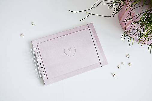 Papiernictvo - Svadobná kniha hostí - srdiečko A5 (Levanduľová) - 15609878_