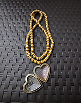 predĺžený drevený náhrdelník s otváracím srdcom / -50%