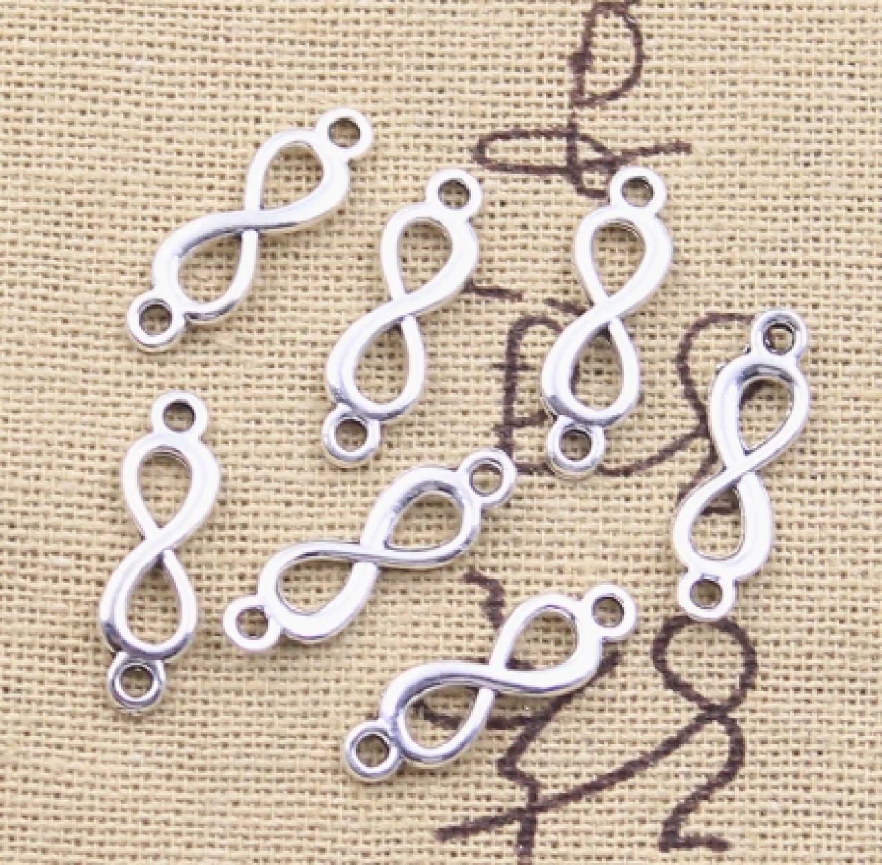 CO104 Konektor nekonečno 2 x 0,6 cm