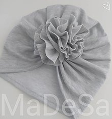 Detské čiapky - Turban šedý melír "s kvetom"... - 15612673_