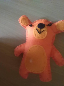 Hračky - Medvedík pískací do ručičky (Oranžová) - 15611262_