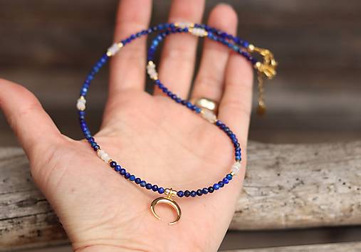 Náhrdelník - choker - lapis lazuli, mesačný kameň