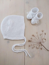 Pletený bonnet + papučky pre bábätko (biela)