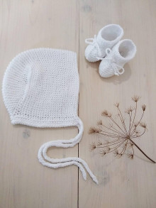 Detské súpravy - Pletený bonnet + papučky pre bábätko (biela) - 15613157_