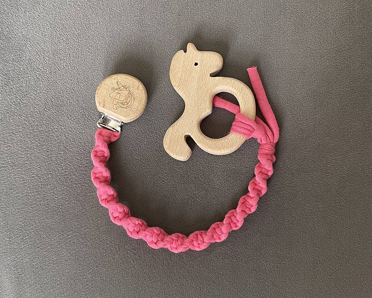Pletená retiazka na cumlík/dudlík alebo hryzadlo “Unicorn” + drevené hryzadlo jednorožec