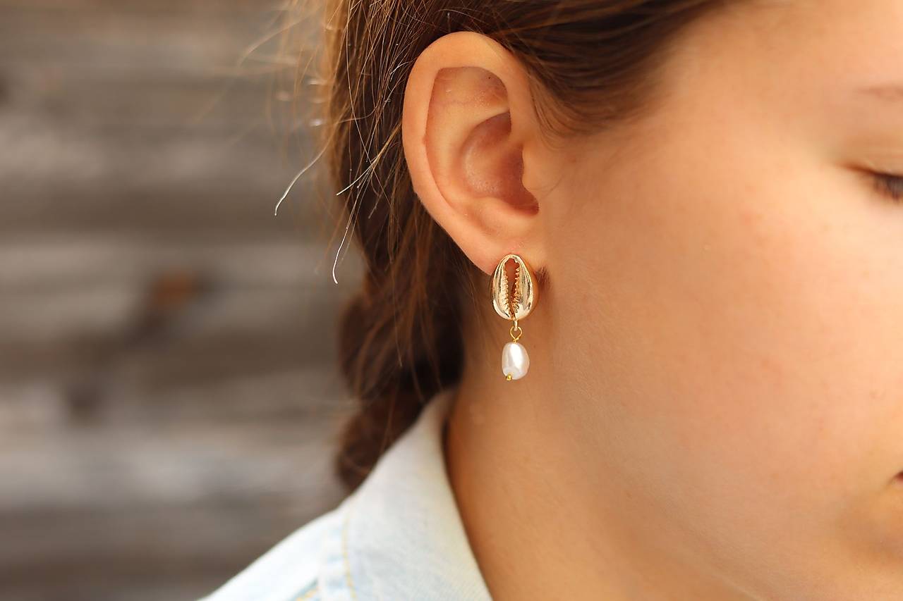 Napichovacie náušnice mušle s perlou