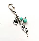 Kľúčenky - Kľúčenka "krídlo" s anjelikom (smaragd svetlý) - 15619883_