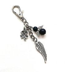 Kľúčenky - Kľúčenka "krídlo" s anjelikom (modrá tmavá) - 15619888_