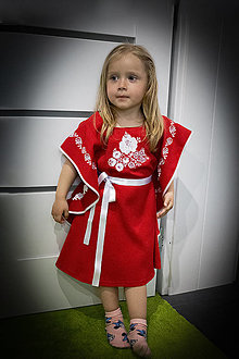 Detské oblečenie - Detské vyšívané šaty z Pliešoviec – Červené s motýlími rukávmi - 15618680_