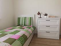 Úžitkový textil - Patchwork prehoz na posteľ, "Zelená s ružičkami" - 15619700_
